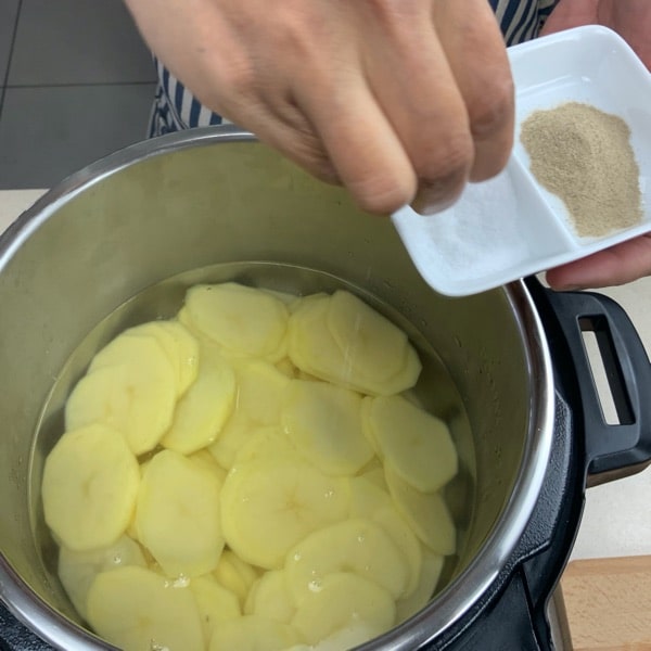 Cook sliced potato in instant pot
