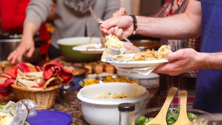Pot Luck Dinners Will Make Cooking for A Crowd Easier