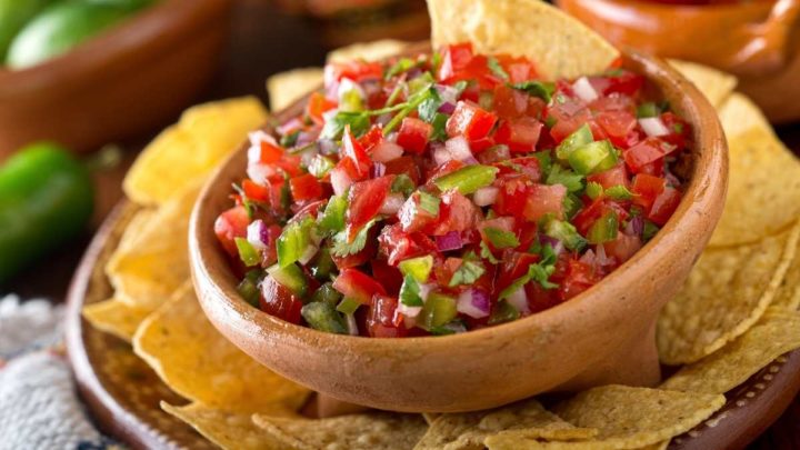 How Much Salsa Per Guest Do You Really Need for a Crowd