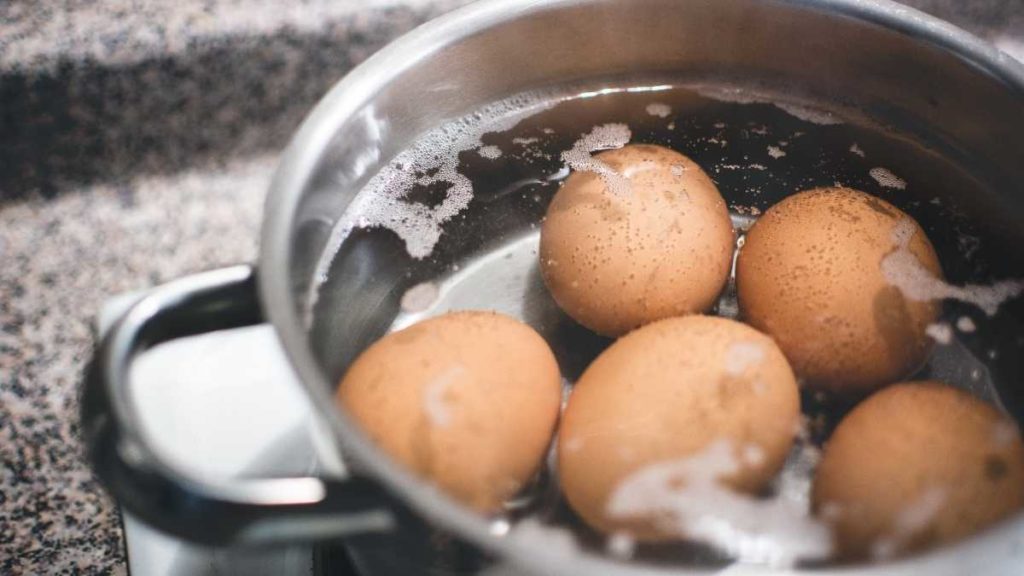 How to Reheat Peeled Hard Boiled Eggs by boiling