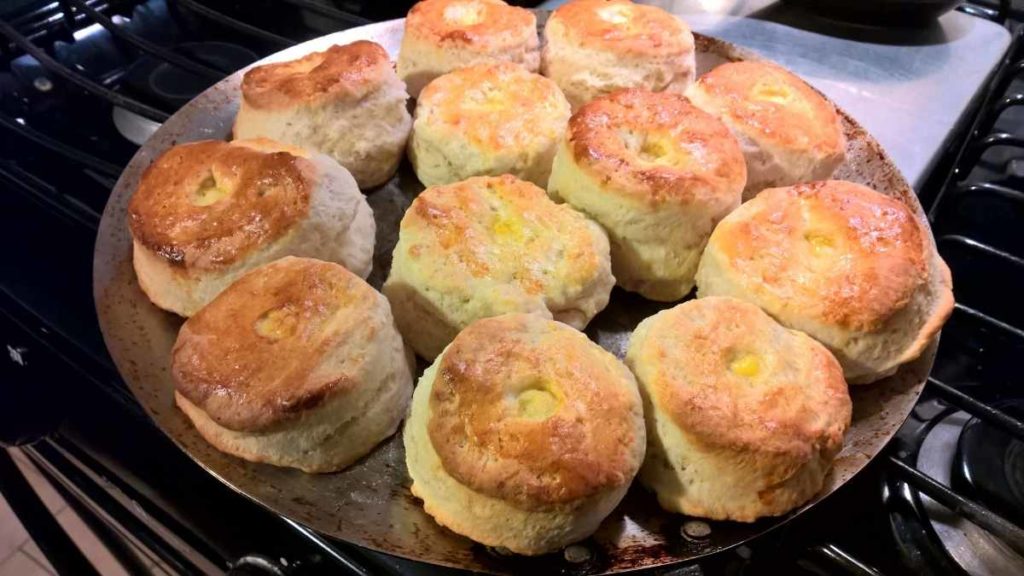How to Reheat Cheddar Bay Biscuits In The Microwave