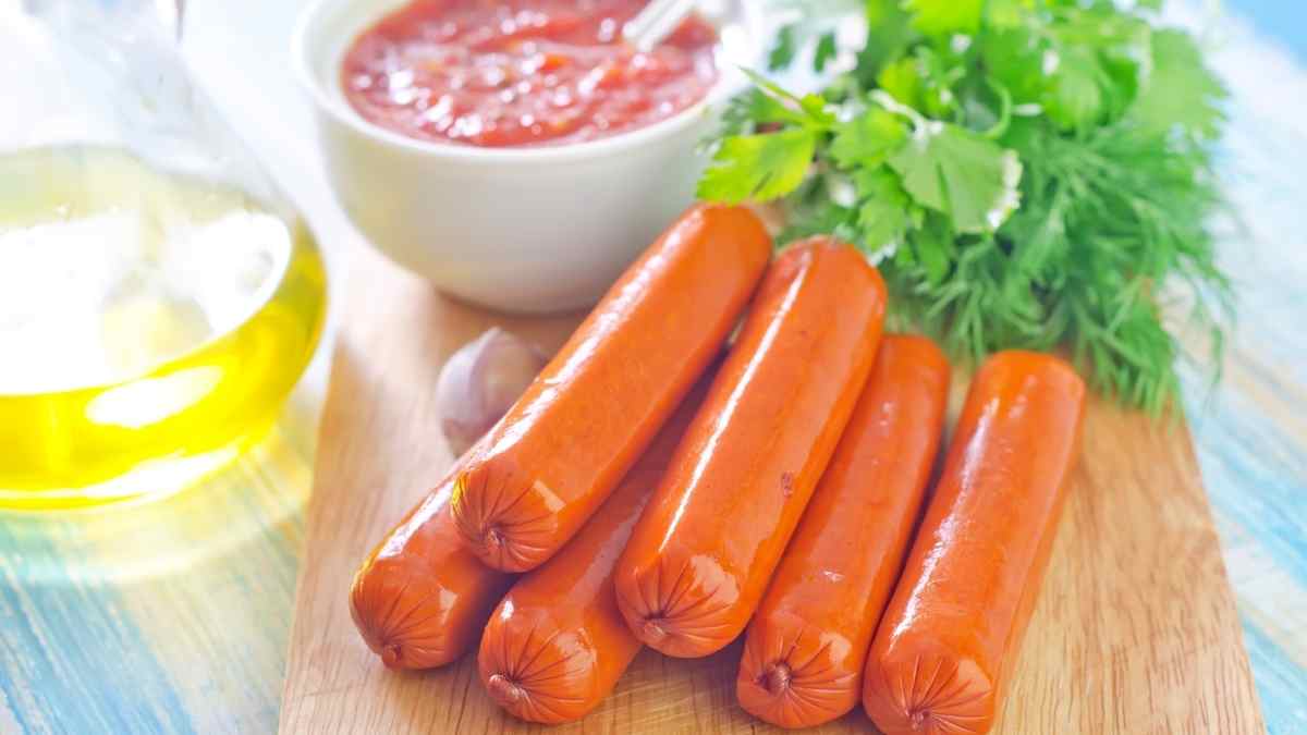 What color should Sausage be when cooked?