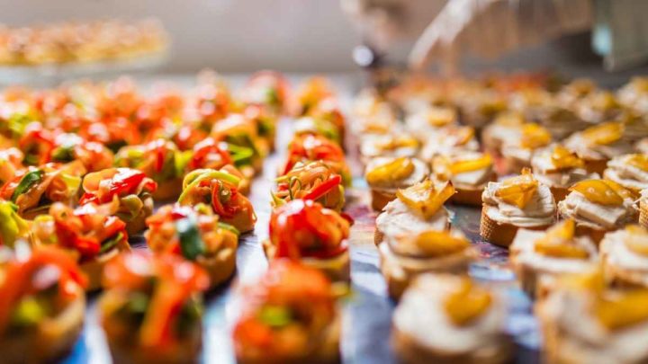 What is the serving size of canapés?