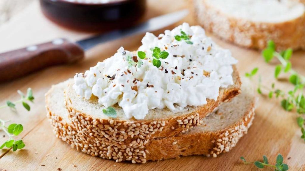 Low Fat Cottage Cheese on Bread