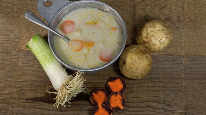 What is the best alternative for leeks in potato and leek soup