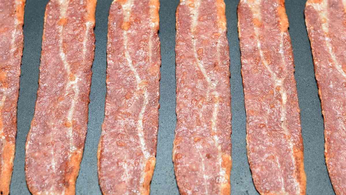 how much turkey bacon per person