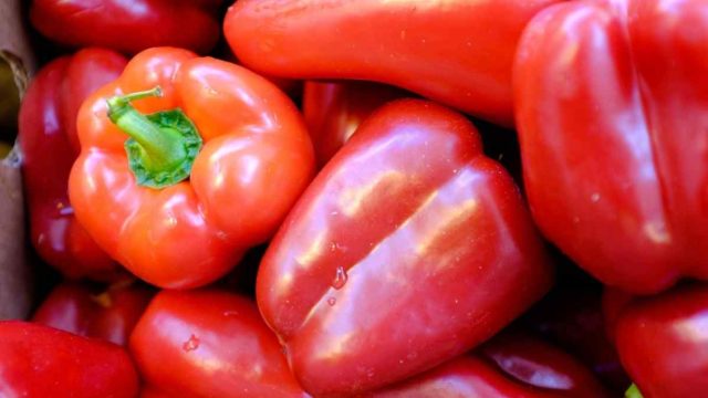 Can roasted red peppers be substituted for pimentos?