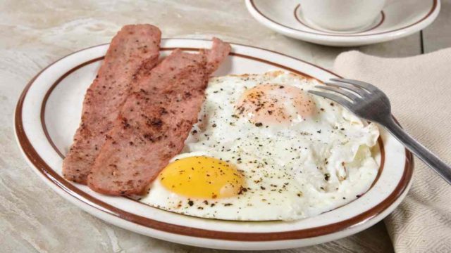 Turkey Bacon and Eggs For A Big Crowd