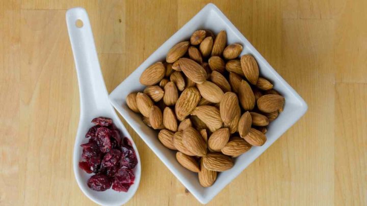 Cranberries and Nuts Like Almonds Make a Healthy Treat
