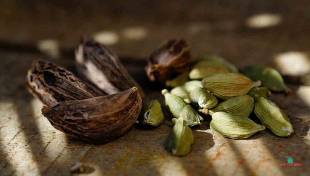 What is Cardamoms Smell In Plain Dishes